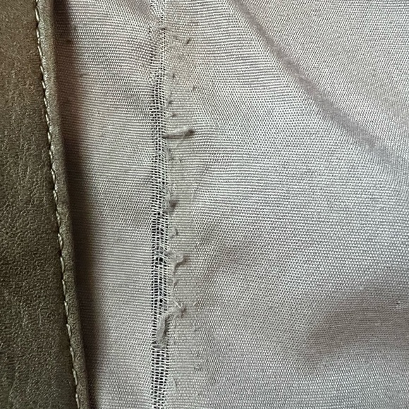 Aldo crossbody/shoulder fringe bag! Taupe Crossbody with Fringe and Keychain. - Picture 6 of 10